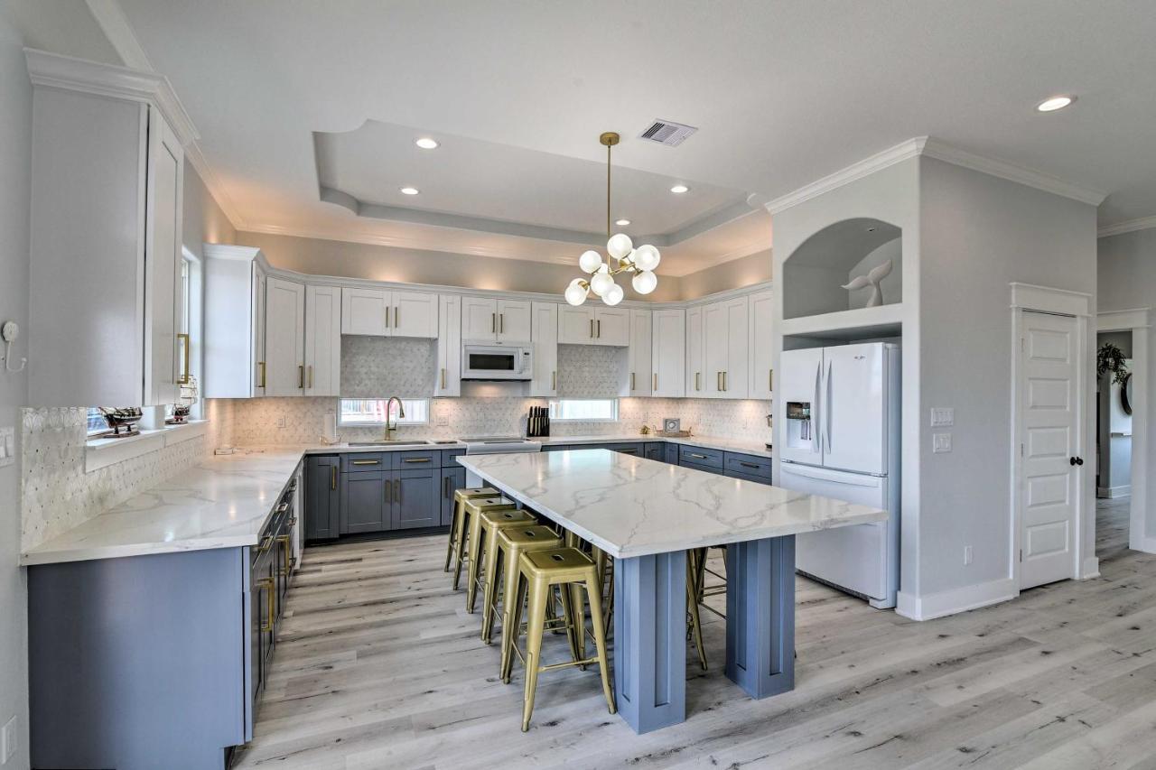 Chic Crystal Beach Escape With Deck - Walk To Beach! Bolivar Peninsula Екстериор снимка