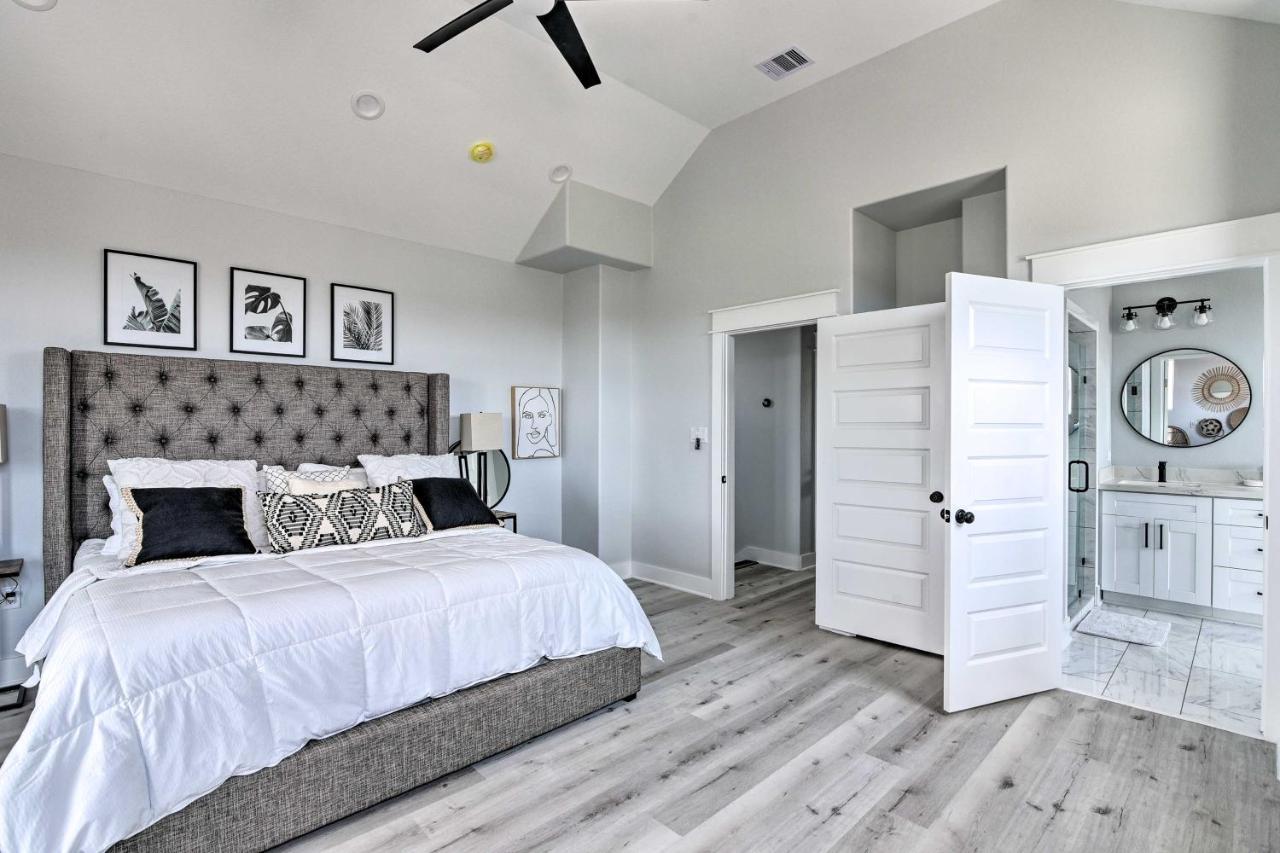 Chic Crystal Beach Escape With Deck - Walk To Beach! Bolivar Peninsula Екстериор снимка