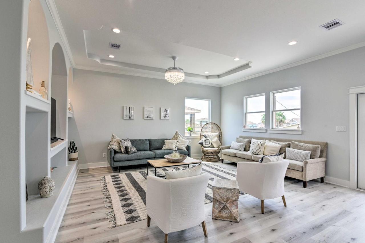 Chic Crystal Beach Escape With Deck - Walk To Beach! Bolivar Peninsula Екстериор снимка