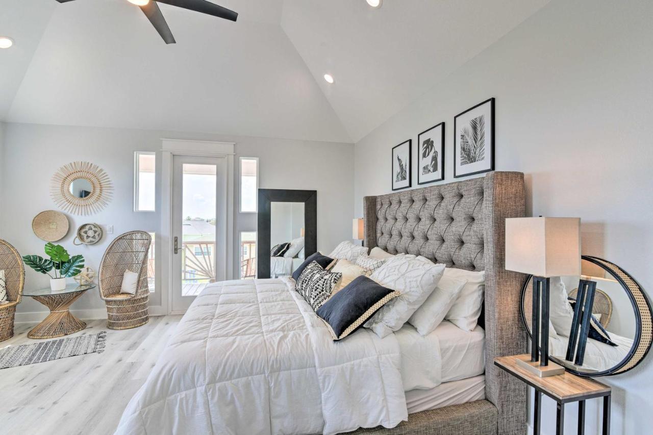 Chic Crystal Beach Escape With Deck - Walk To Beach! Bolivar Peninsula Екстериор снимка