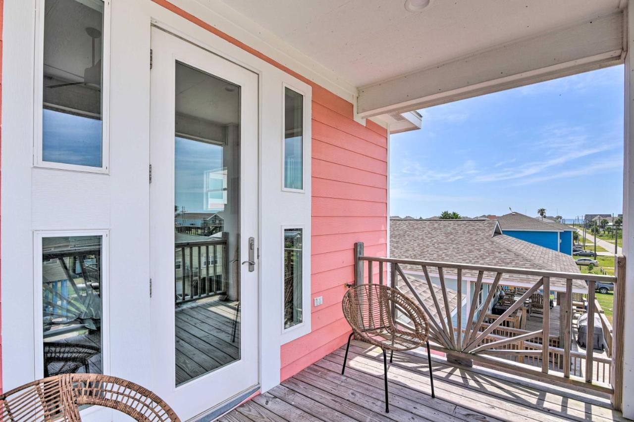 Chic Crystal Beach Escape With Deck - Walk To Beach! Bolivar Peninsula Екстериор снимка