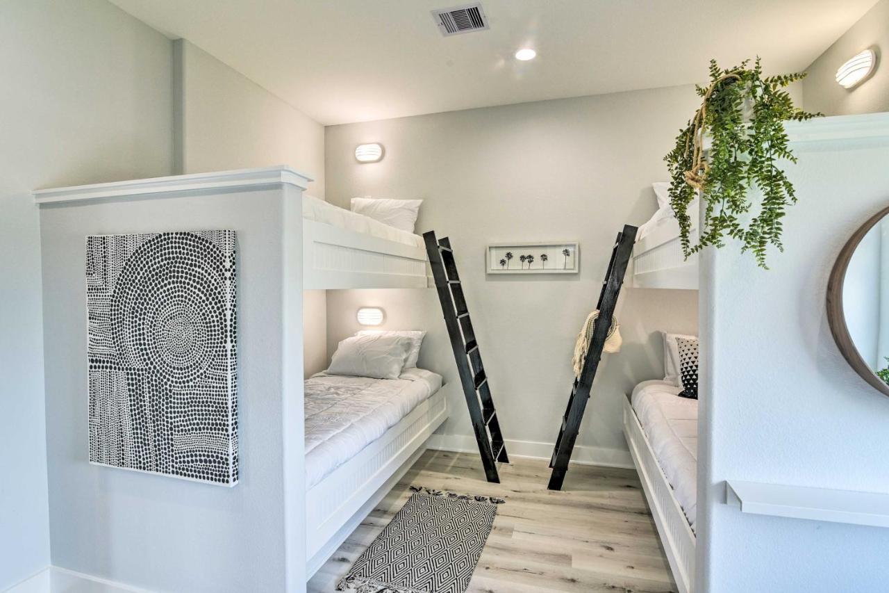 Chic Crystal Beach Escape With Deck - Walk To Beach! Bolivar Peninsula Екстериор снимка