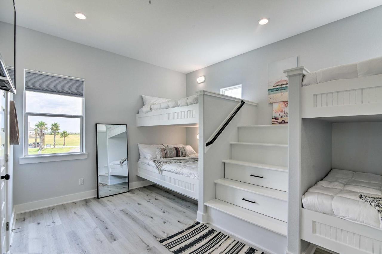 Chic Crystal Beach Escape With Deck - Walk To Beach! Bolivar Peninsula Екстериор снимка