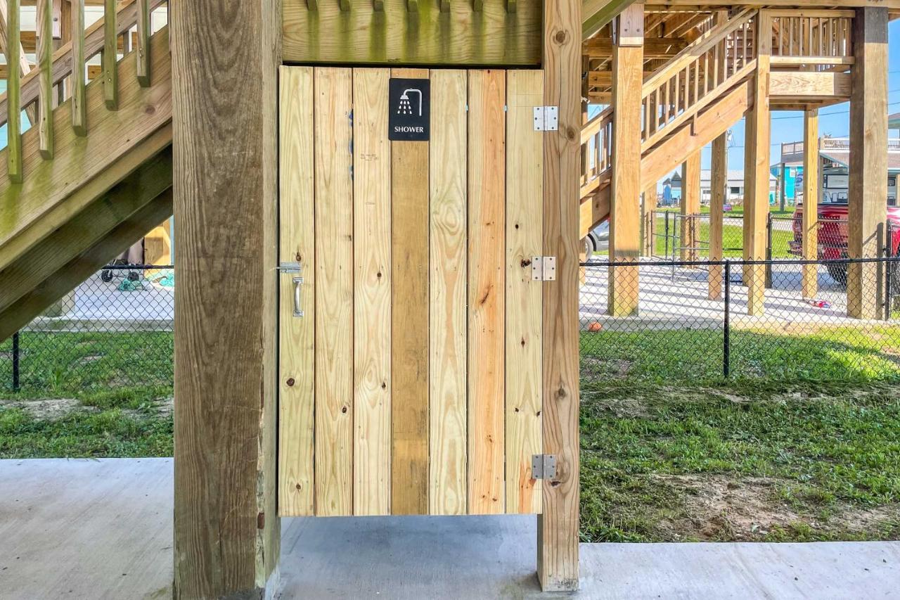Chic Crystal Beach Escape With Deck - Walk To Beach! Bolivar Peninsula Екстериор снимка