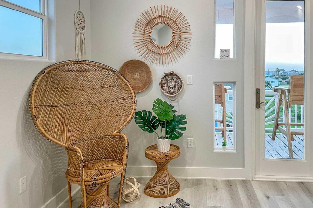 Chic Crystal Beach Escape With Deck - Walk To Beach! Bolivar Peninsula Екстериор снимка