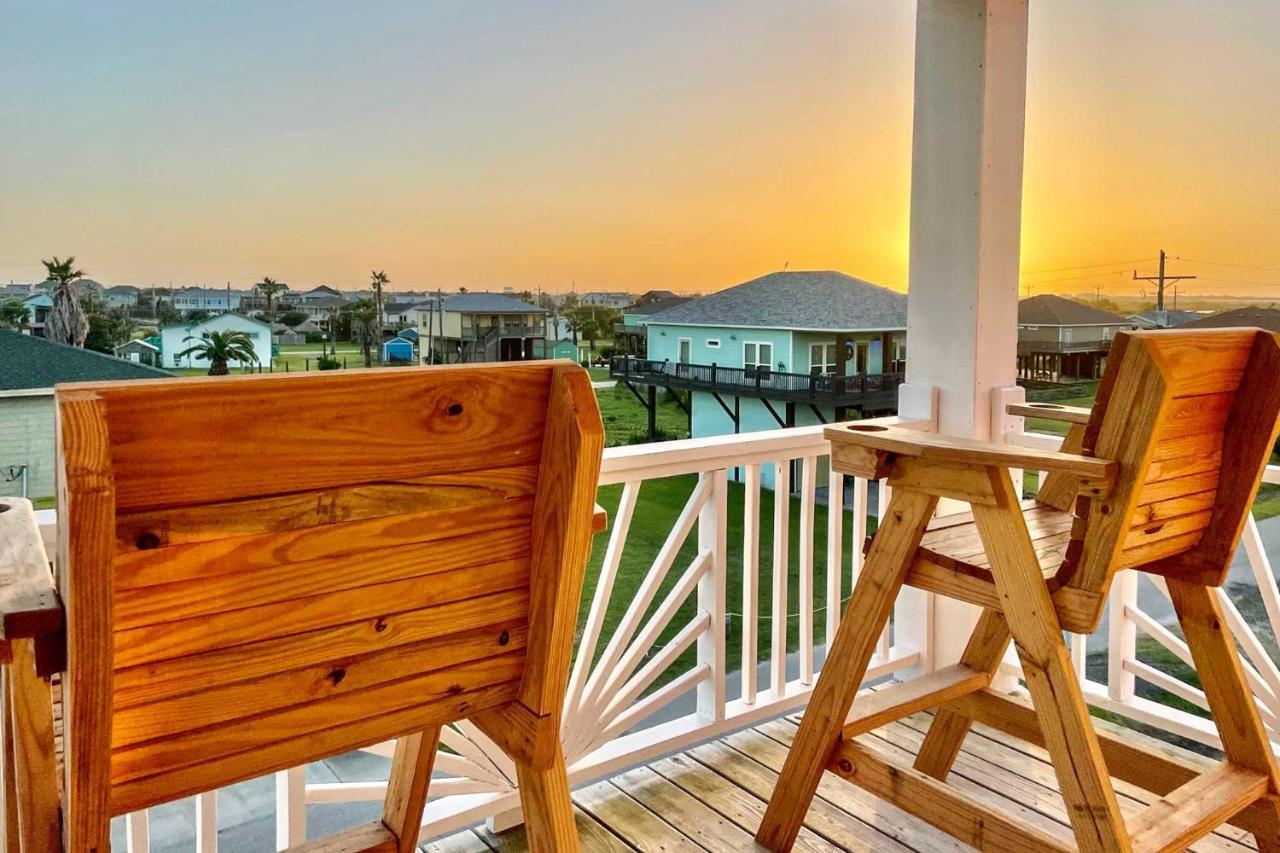 Chic Crystal Beach Escape With Deck - Walk To Beach! Bolivar Peninsula Екстериор снимка