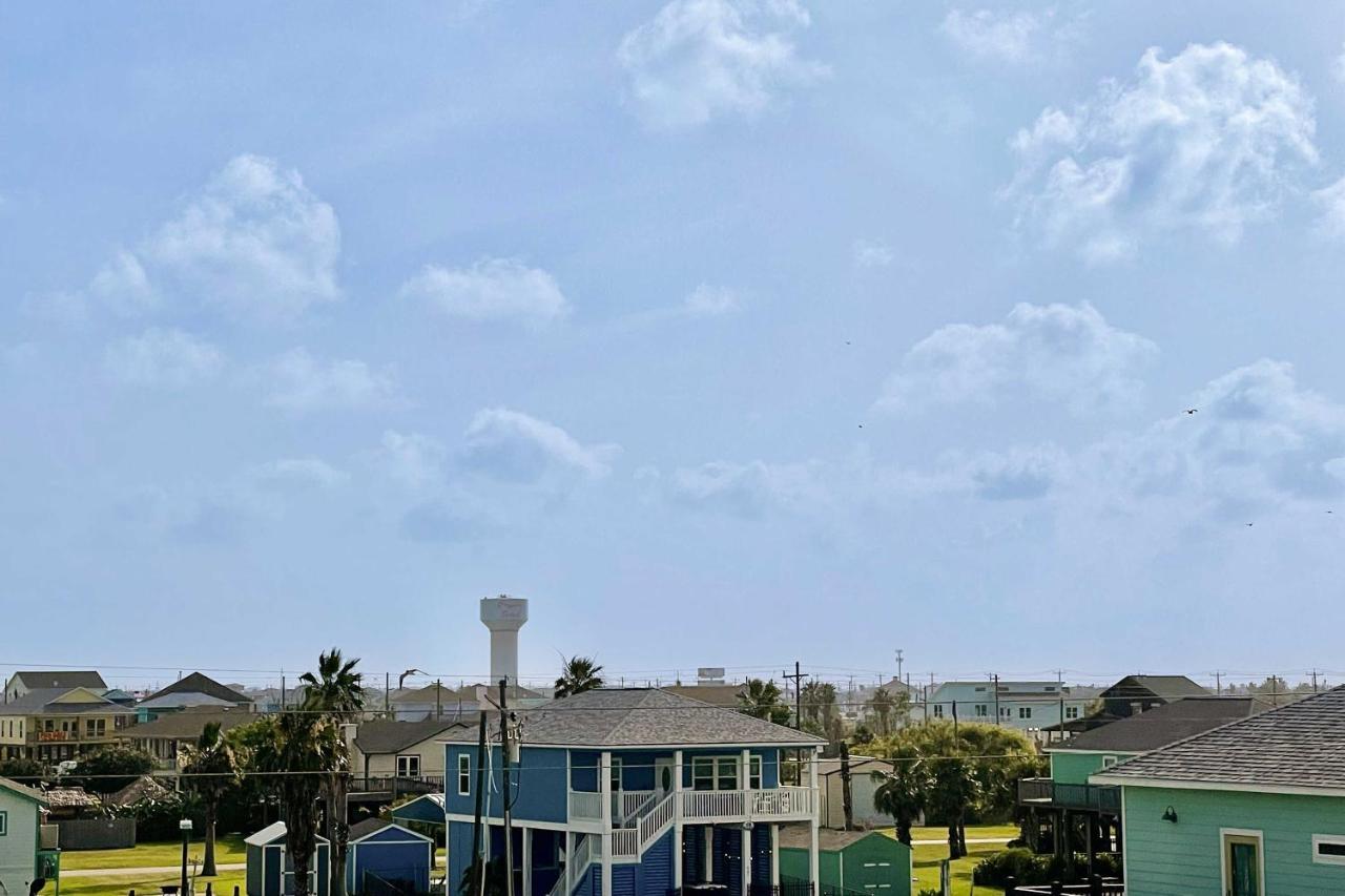 Chic Crystal Beach Escape With Deck - Walk To Beach! Bolivar Peninsula Екстериор снимка