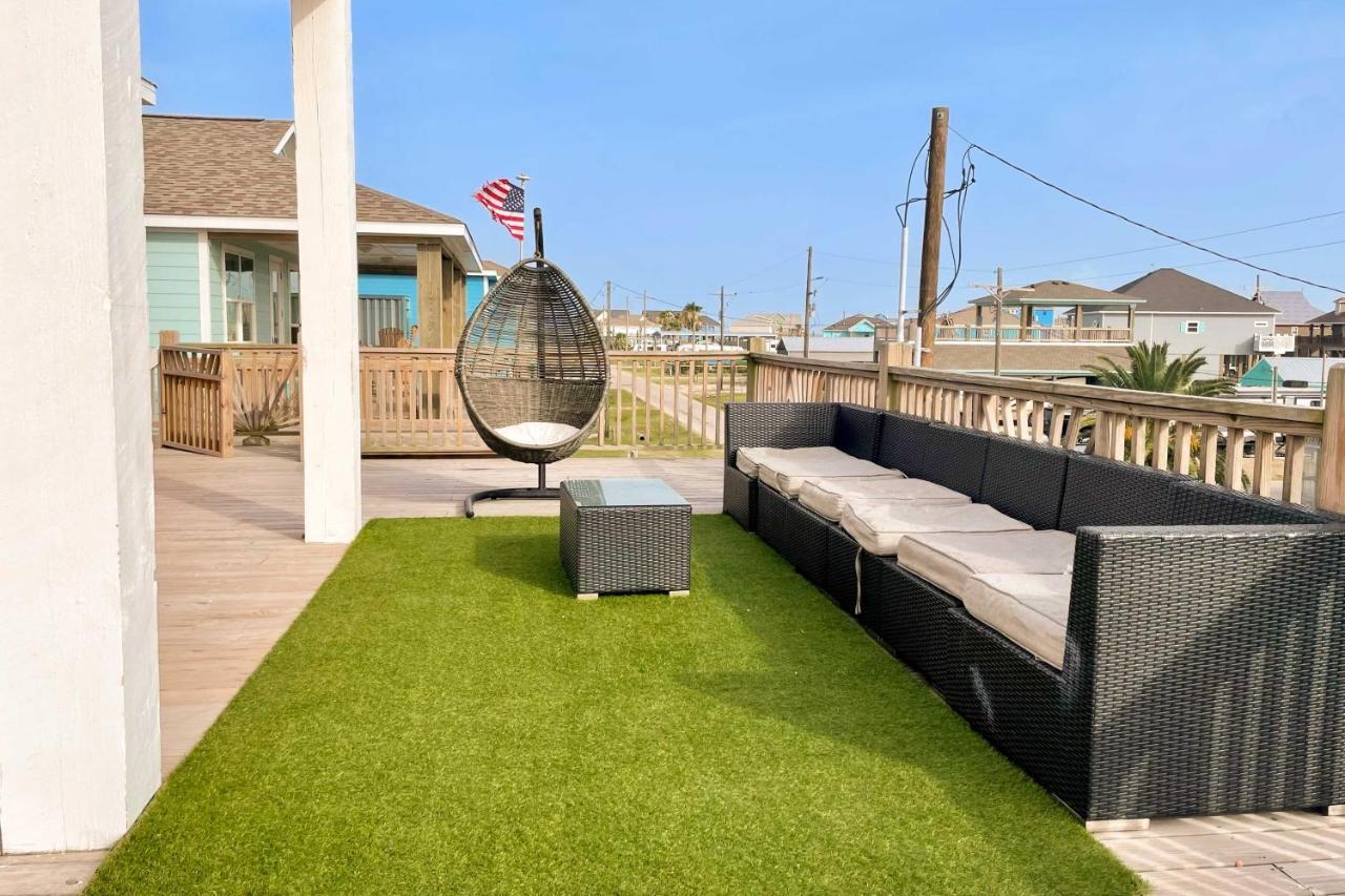 Chic Crystal Beach Escape With Deck - Walk To Beach! Bolivar Peninsula Екстериор снимка