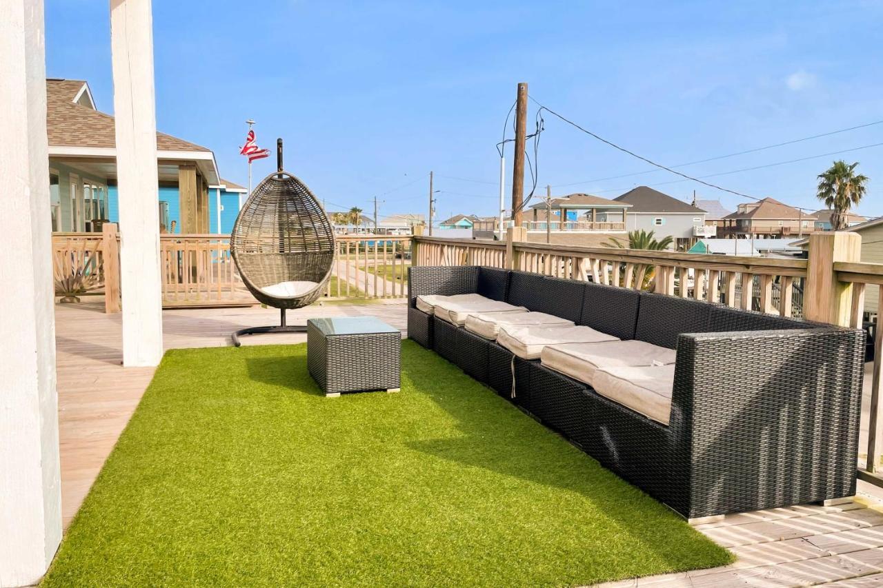 Chic Crystal Beach Escape With Deck - Walk To Beach! Bolivar Peninsula Екстериор снимка